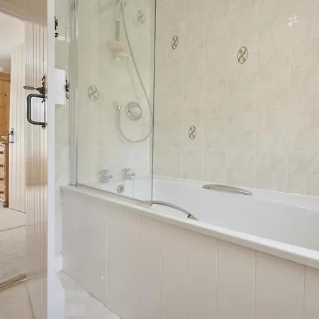 4 Bed In Sz434 Holiday home