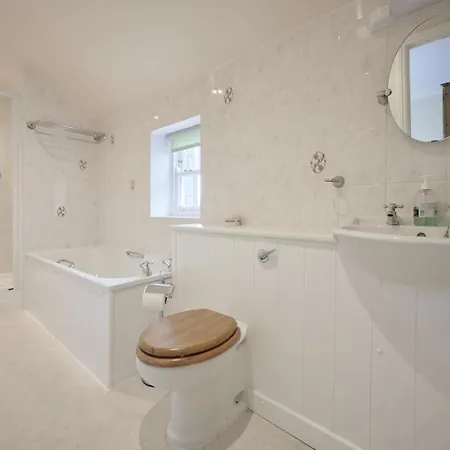 4 Bed In Sz434 Holiday home