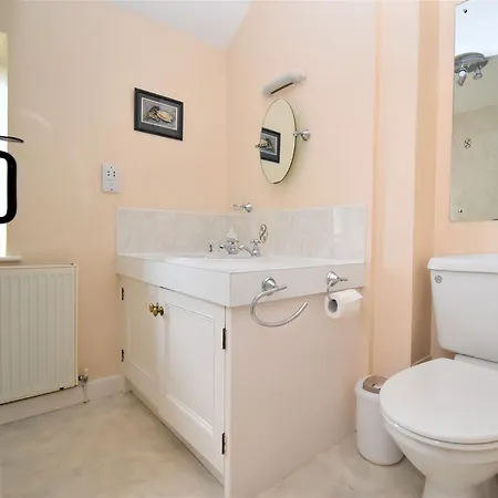 Holiday home 4 Bed In Sz434 *